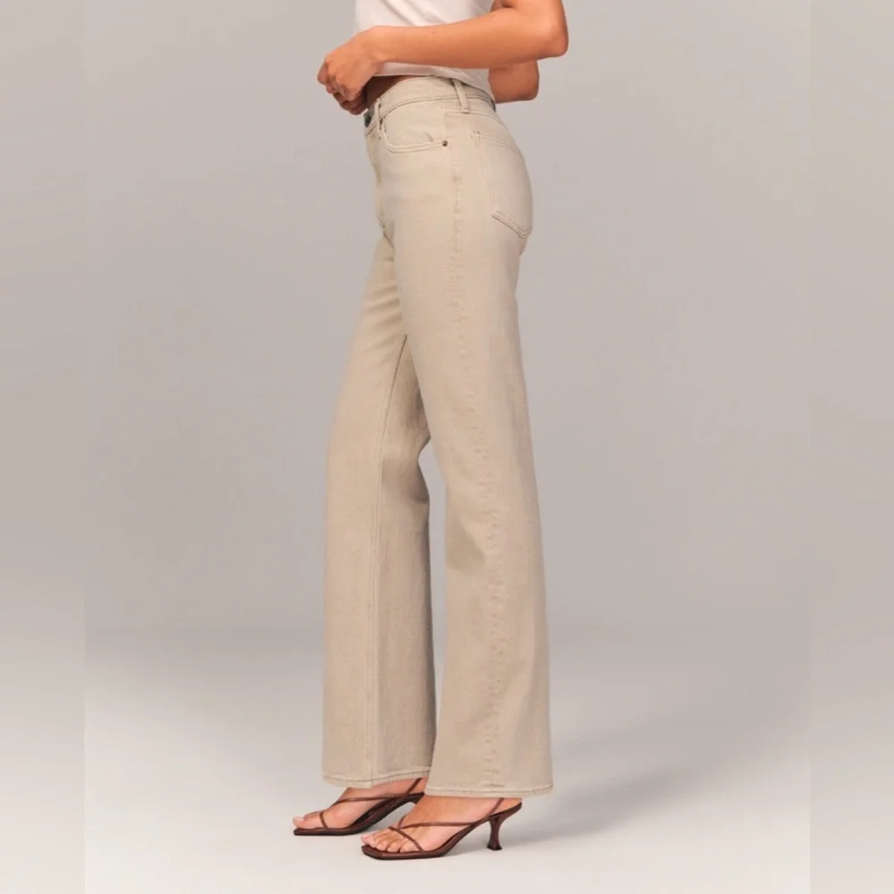 Abercrombie 90’s High Rise Relaxed Jean - 27 - Picture 3 of 8